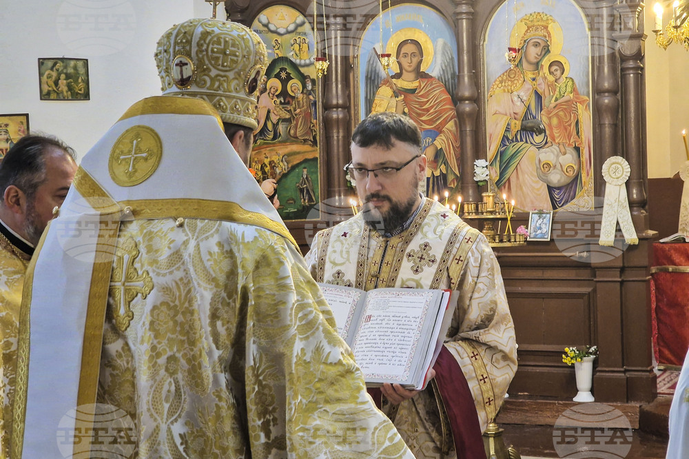 Село Преславен - храм "Свети Арханегл Михаил" - литургия