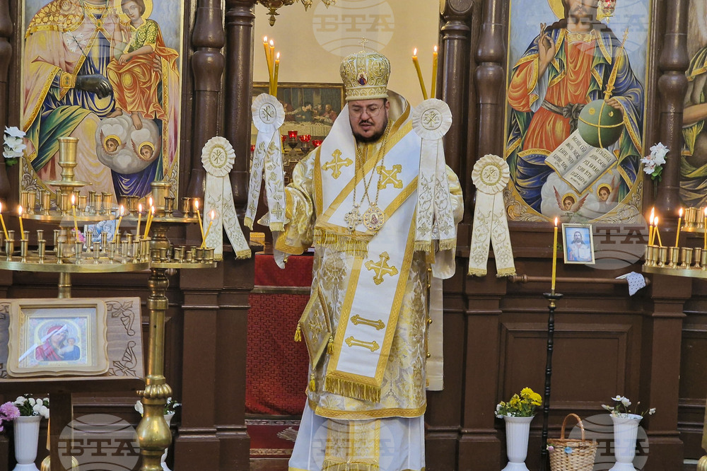 Село Преславен - храм "Свети Арханегл Михаил" - литургия