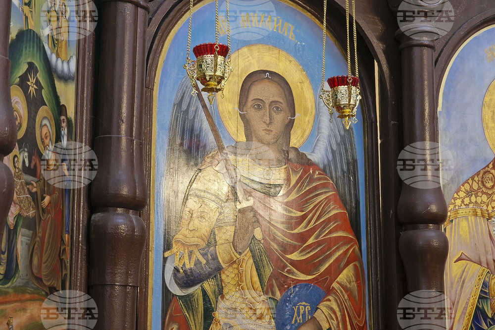 Село Преславен - храм "Свети Арханегл Михаил" - литургия