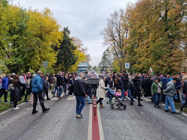 Polikraishte Residents Protest Over Prolonged Power and Water Outages