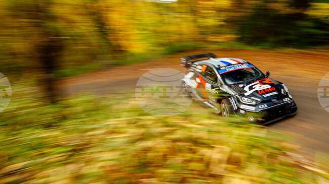 Себастиен Ожие продължава да води на Рали Япония, лидерът в генералното класиране Елфин Еванс вече е втори