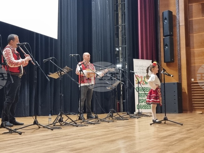 Сливен -конкурс-надпяване "Славеи пеят край Сливен"