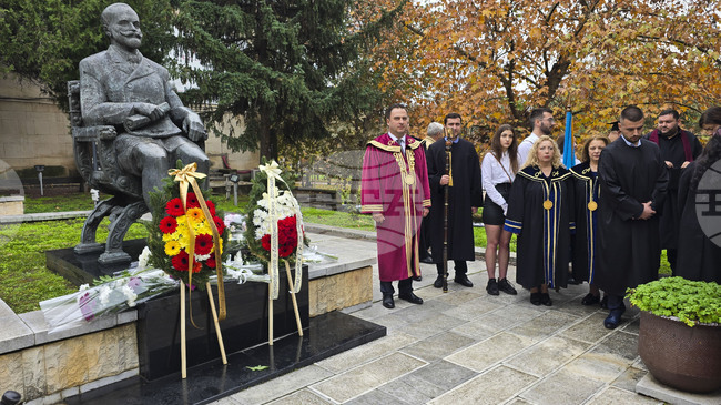 Свищовската стопанска академия „Димитър Апостолов Ценов“ отбелязва днес 173 години от рождението на своя дарител и патрон