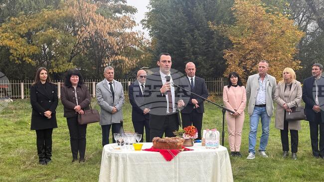 Министър Иван Пешев даде старт на изграждането на нов спортен комплекс в община Пещера