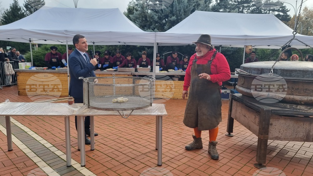 Седмото издание на Фестивала на сармата и кюфтето започна в центъра на Генерал Тошево