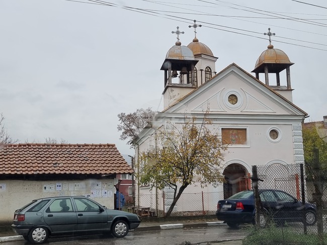 Църквата „Св. Архангел Михаил“ в кюстендилското с. Шишковци отбеляза празника си със света литургия и курбан за здраве 