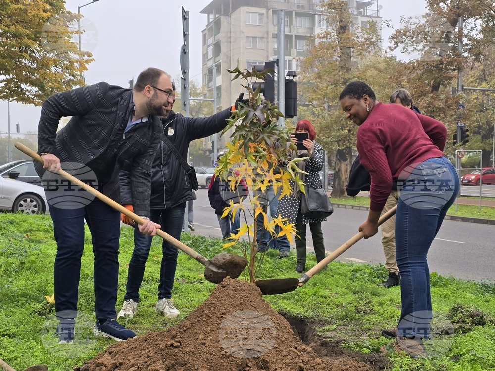 Световноизвестната джаз певица Лиз Райт засaди дърво в Пловдив