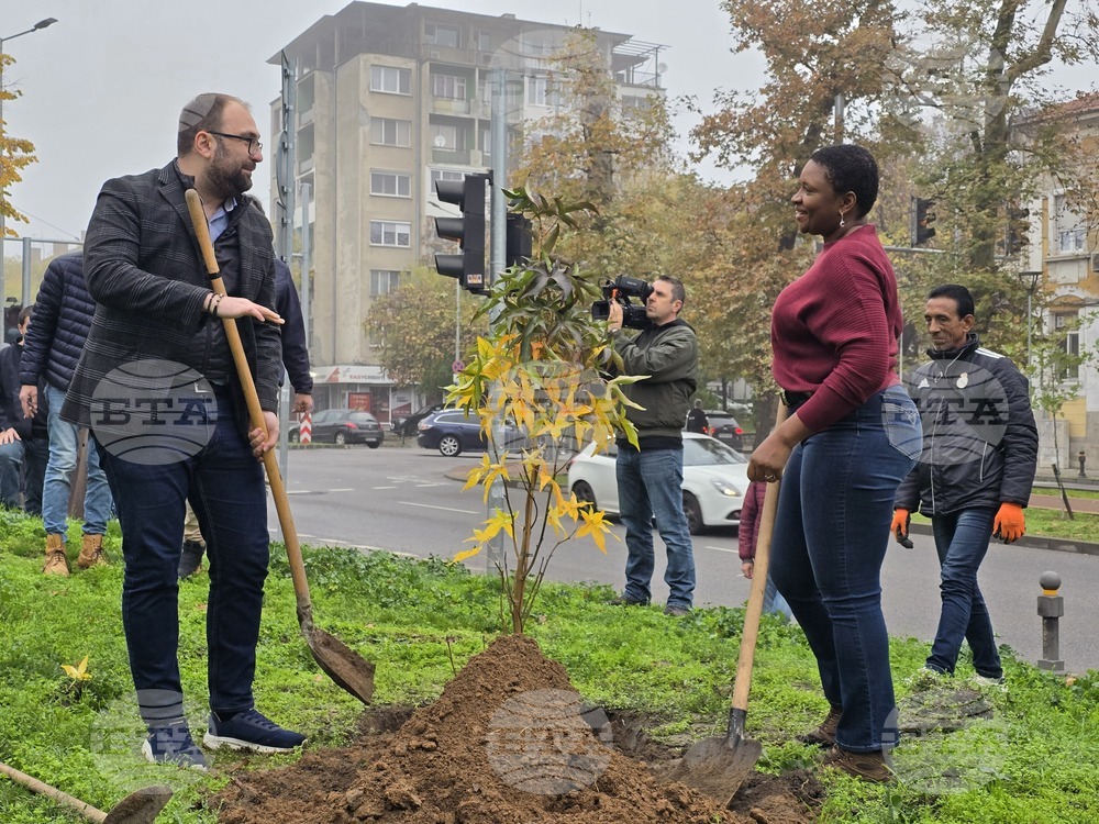 Пловдив - джаз певицата Лиз Райт засади дръвче