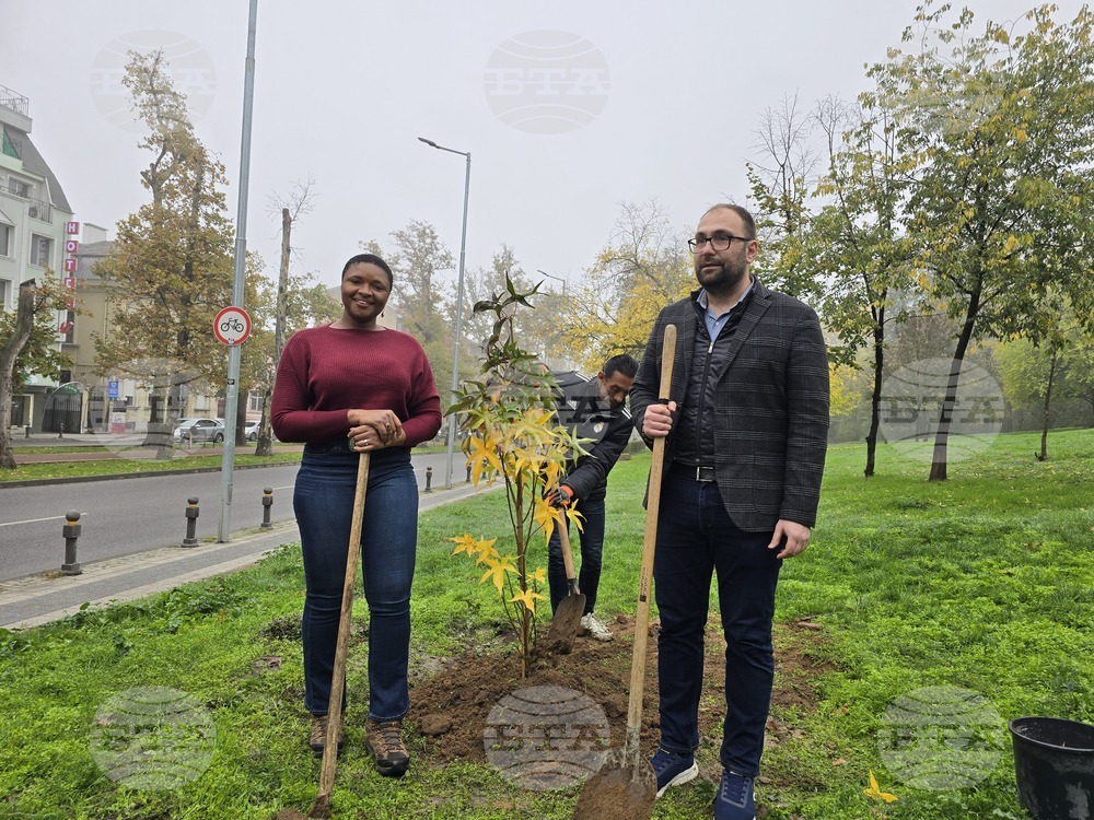 Пловдив - джаз певицата Лиз Райт засади дръвче