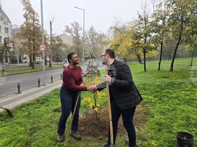 Пловдив - джаз певицата Лиз Райт - засади дръвче