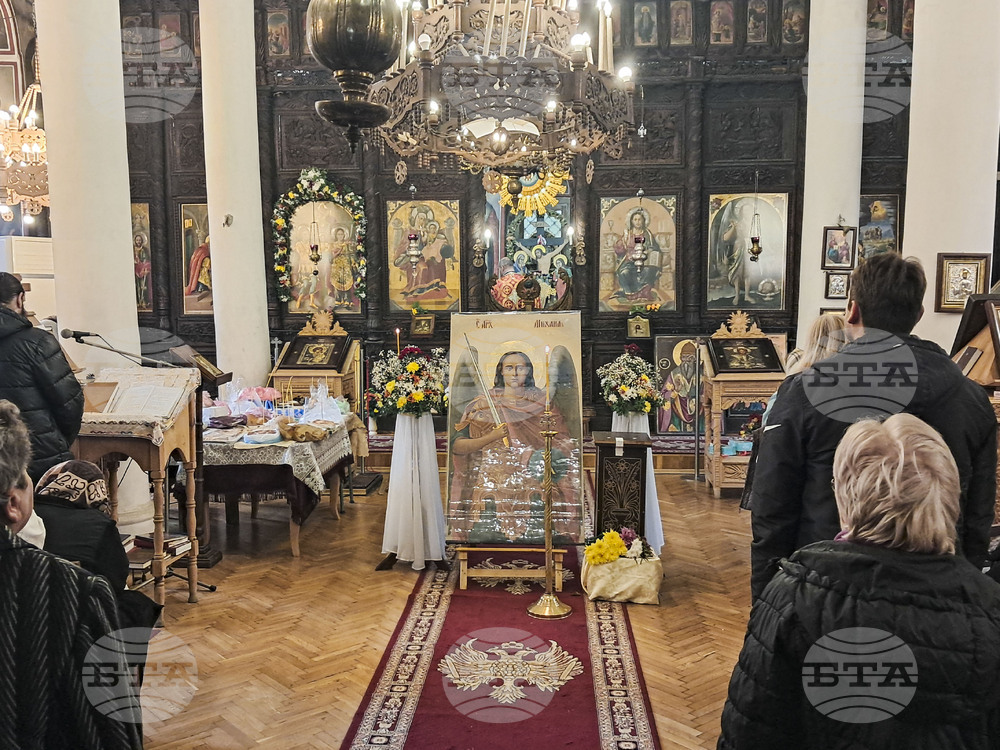 В църквата "Св. св. Архангели Михаил и Гавраил" в Хасково беше раздаден курбан за Архангеловден