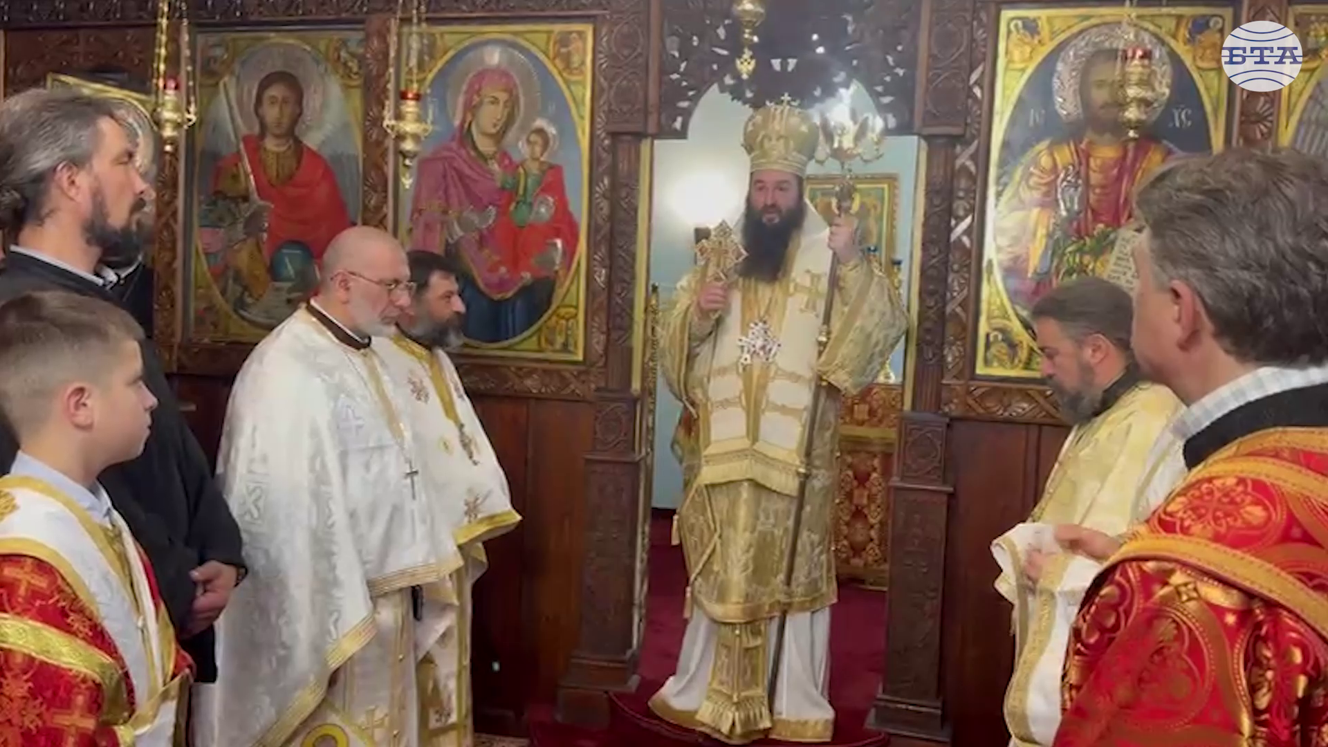 Драговитийският епископ Василий, игумен на Троянския манастир, възглави светата литургия в храм "Св. Архангел Михаил" във Варна