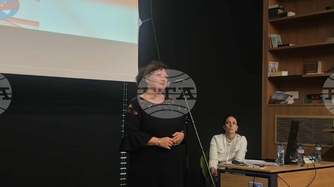 Доц. д-р Маргарита Кръстева–Стойчевска към ръководителите на български състави в чужбина: Докато пазите българското в себе си, традициите ще бъдат живи