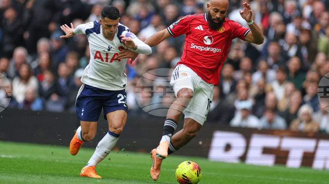 С десет души на терена Манчестър Юнайтед се измъкна от загуба срещу Тотнъм в 96-ата минута