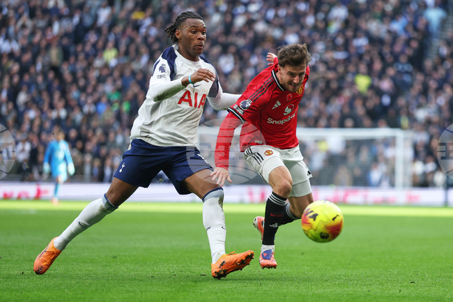 Мъж е арестуван заради отправени вербални обиди срещу Мейсън Маунт на мача на Манчестър Юнайтед срещу Тотнъм в Лондон