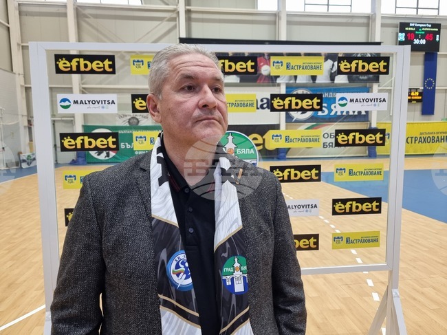 "Доволен съм, че за първи път от десетилетие у нас пристигна хандбален отбор от класата на Атлетико Гуардес", каза кметът на Бяла Димитър Славов