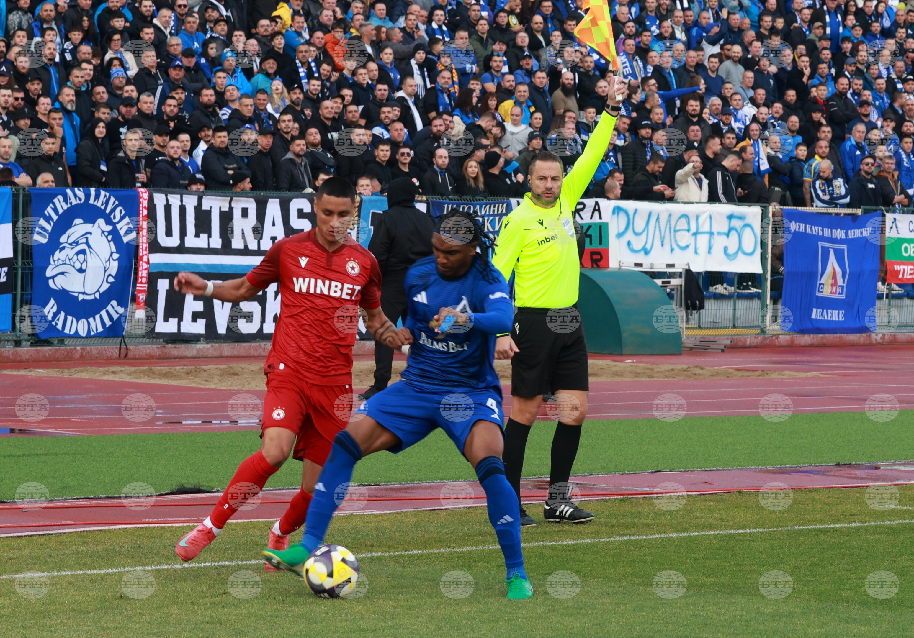 С гол на Ето'о ЦСКА надхитри Левски в дербито