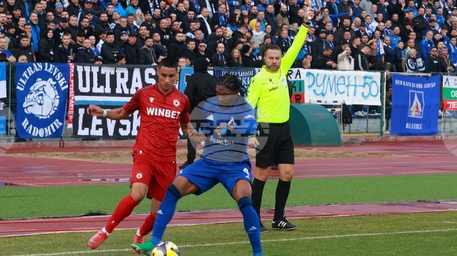 С гол на Ето'о ЦСКА надхитри Левски в дербито 