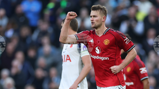 Защитникът на Манчестър Юнайтед Матайс де Лихт призова за реакция от отбора след загубата от Евертън