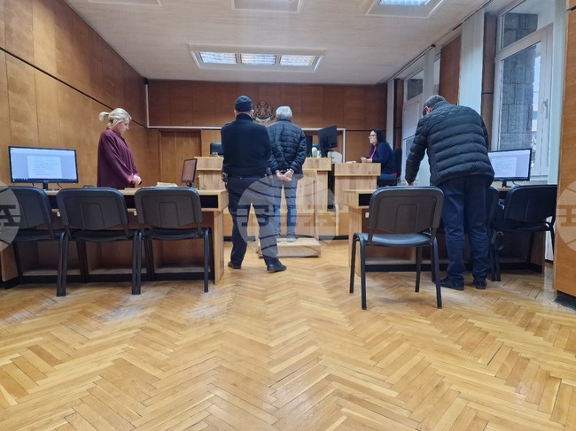 Районният съд в Смолян наложи мярка "задържане под стража" на мъж, в чийто дом са открити боеприпаси, самоделни оръжия и взривни вещества