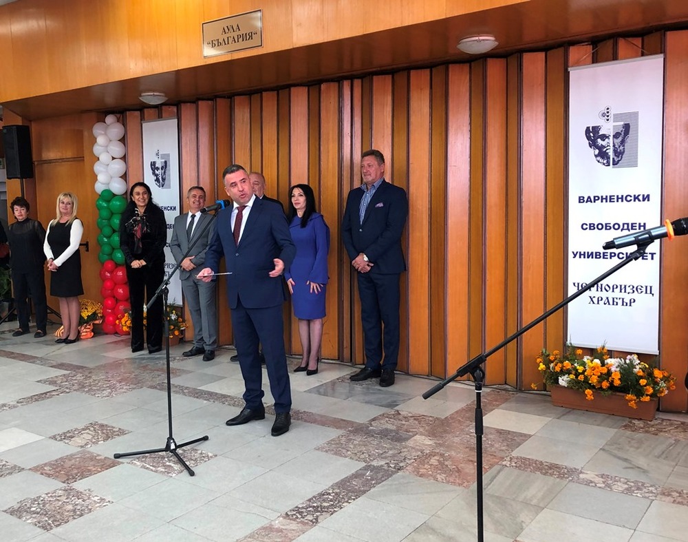 Областният управител на Смолян Захари Сираков пожела успешна реализация на Випуск 2025 във Филиал – Смолян към ВСУ„Черноризец Храбър“