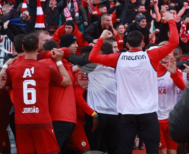 С гол на Ето'о ЦСКА надхитри Левски в дербито 