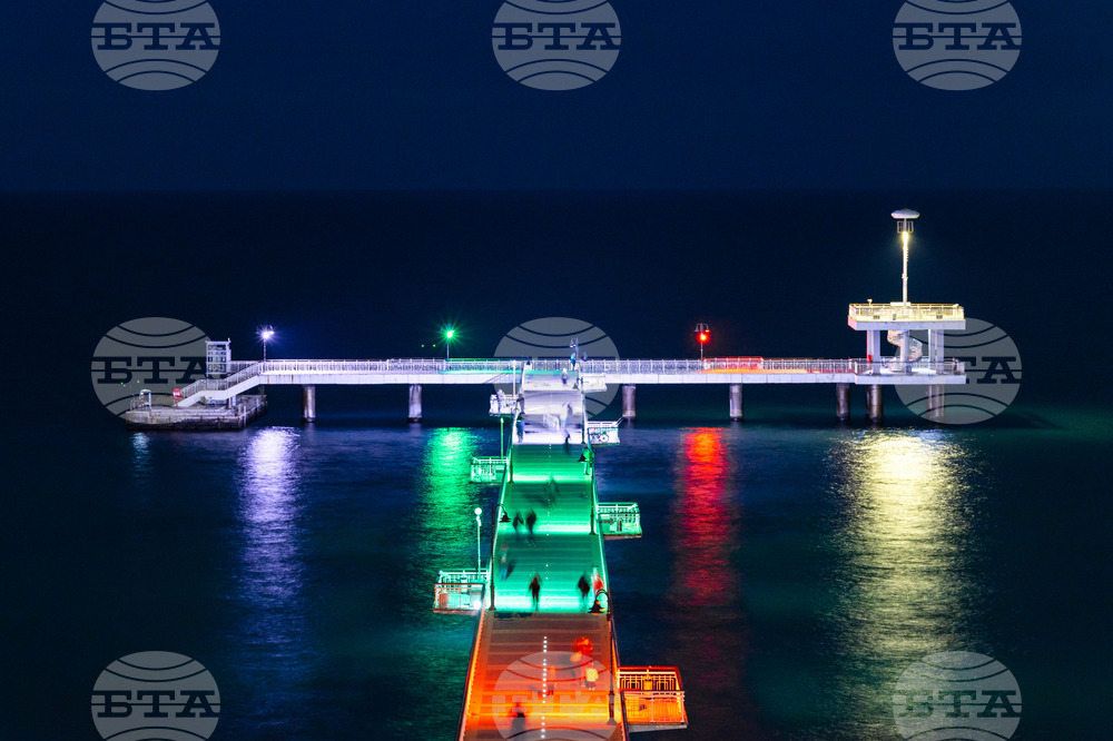 Бургас - мост - цветовете на трибагреника