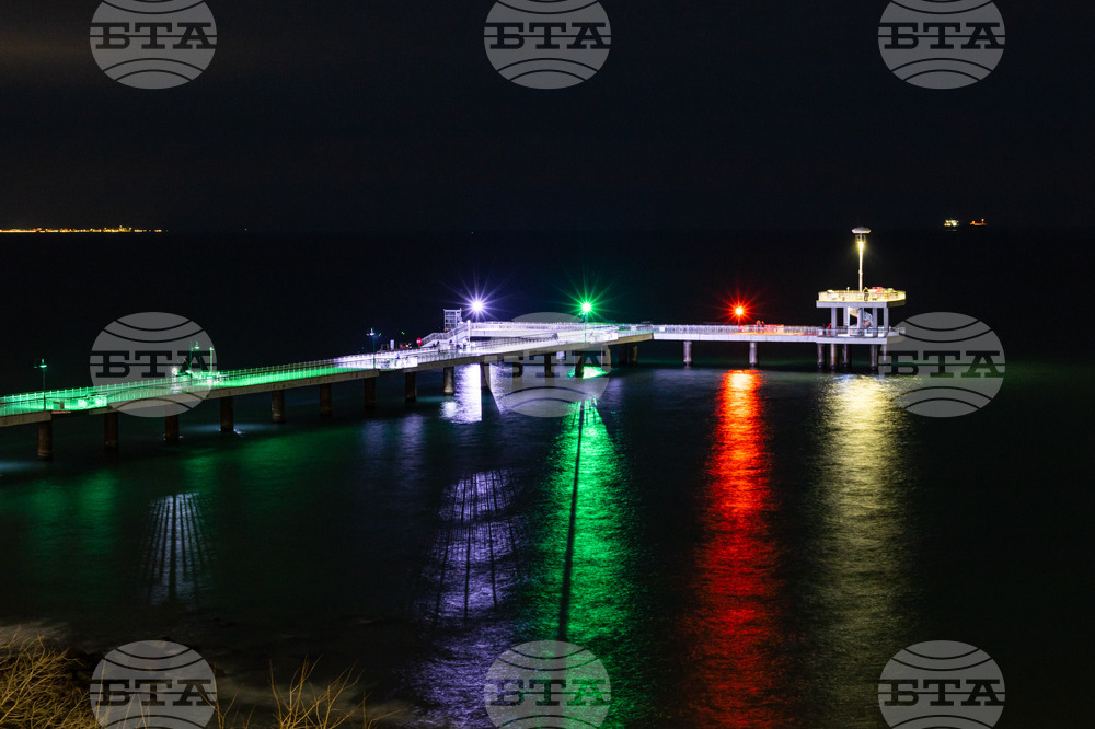 Бургас - мост - цветовете на трибагреника