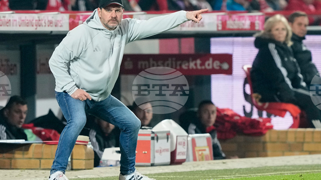 Унион Берлин продължи договора на треньора си Щефен Баумгарт