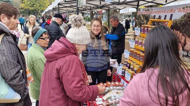 Фермерски продукти и авторски произведения на занаятчии от пет области на Югоизточна България бяха представени на изложение в Ямбол