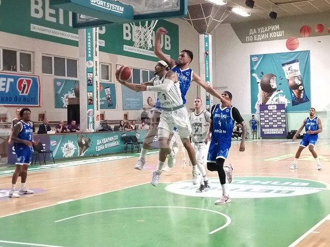 Мъжкият баскетболен Берое представи ново попълнение преди днешното си домакинство на Левски от НБЛ