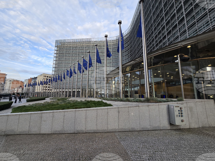 European Commission Warns of Risk of Non-Compliance of Bulgaria’s 2026 Budget Plans with EU Fiscal Requirements