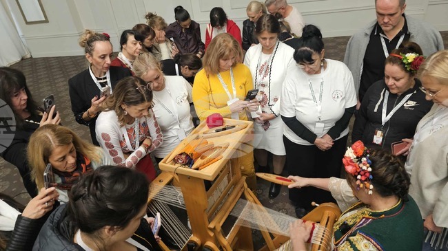 С лекции, практически семинари и филм премина вторият ден от Четвъртата среща на ръководителите на български фолклорни състави в чужбина