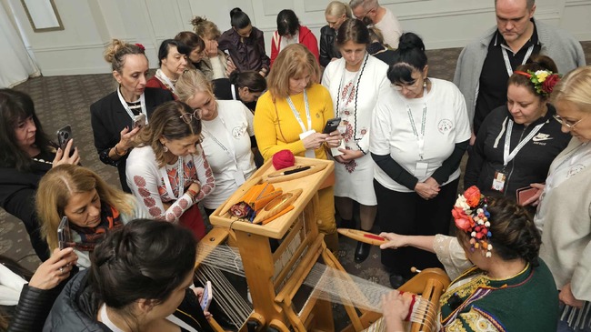 С лекции, практически семинари и филм премина вторият ден от Четвъртата среща на ръководителите на български фолклорни състави в чужбина