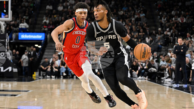 Гардът на Сан Антонио Спърс Стефон Касъл няма да играе поне две седмици заради разтежение