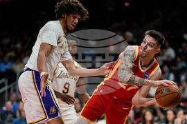 Lakers Hawks Basketball