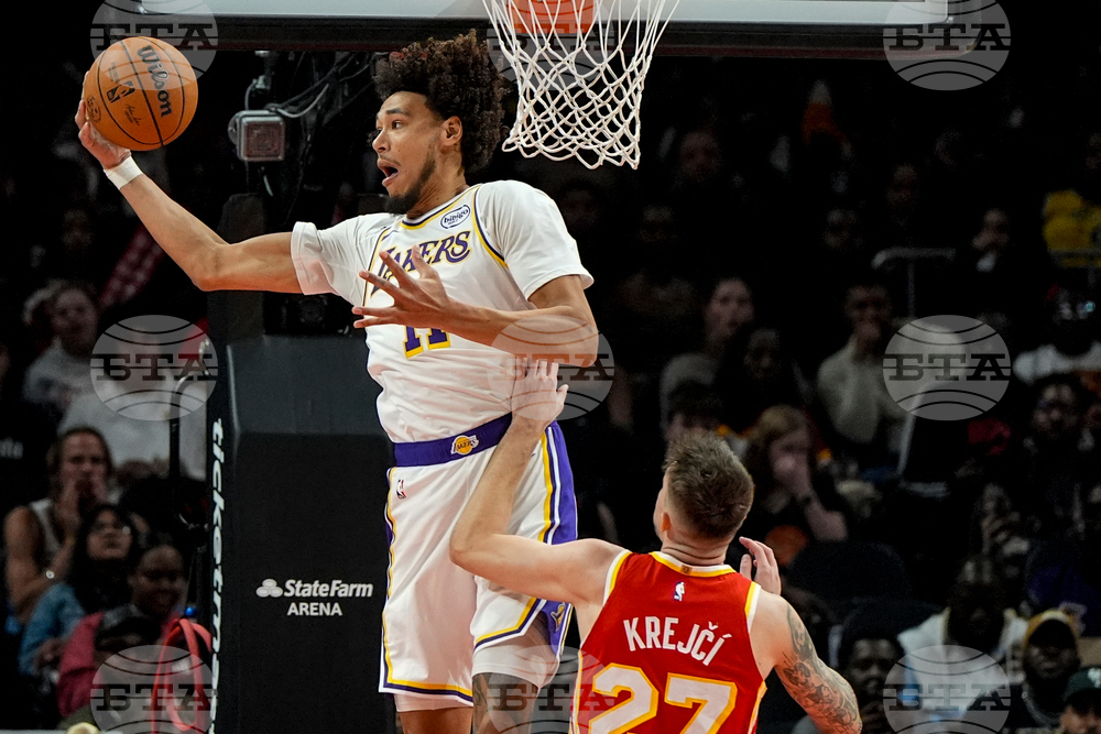 Lakers Hawks Basketball