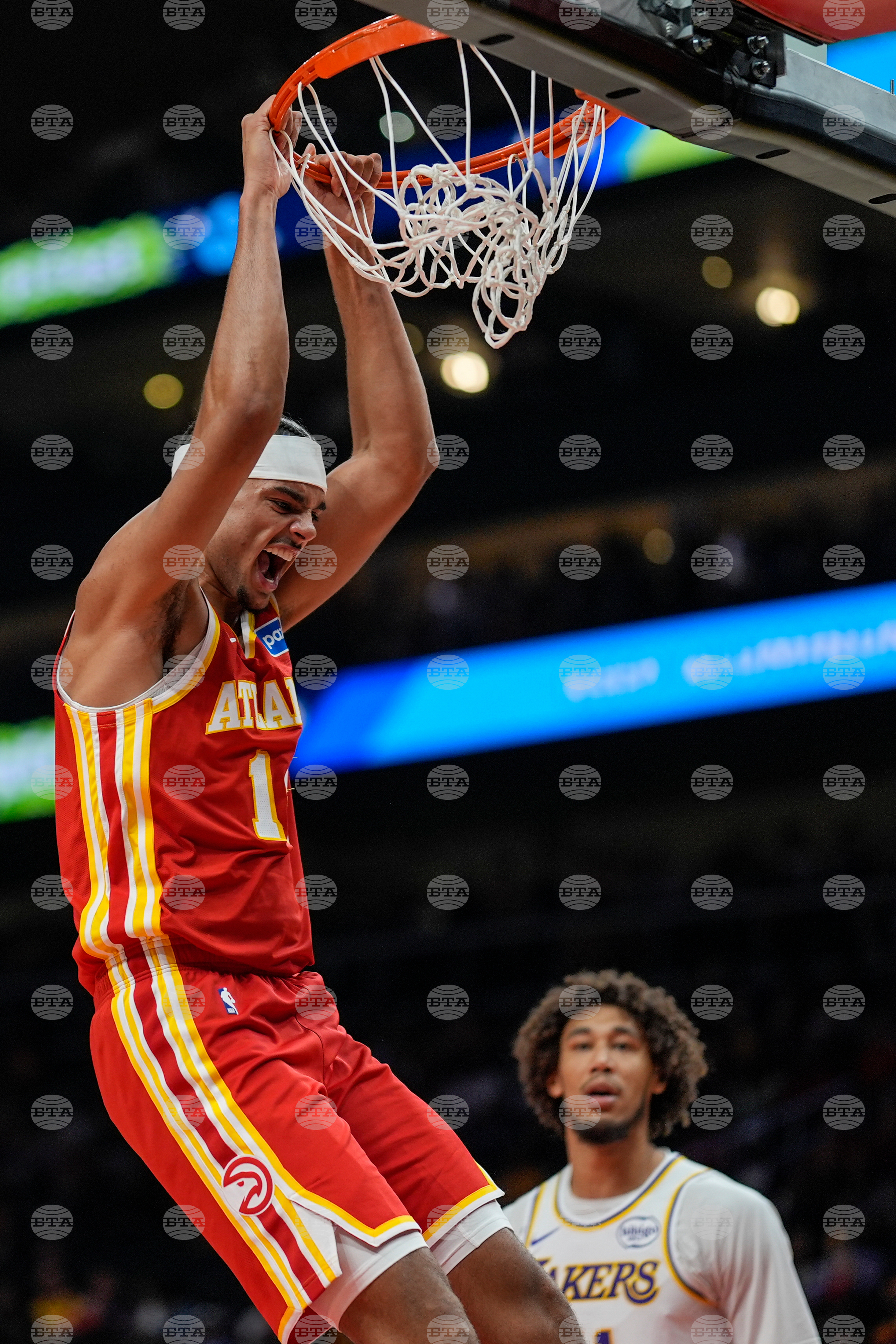 Lakers Hawks Basketball