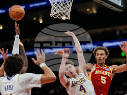 Lakers Hawks Basketball