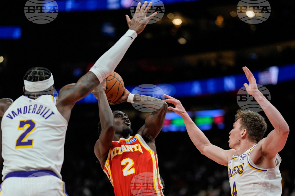 Lakers Hawks Basketball