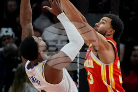 Lakers Hawks Basketball