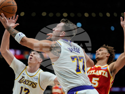 Lakers Hawks Basketball