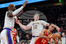 Lakers Hawks Basketball