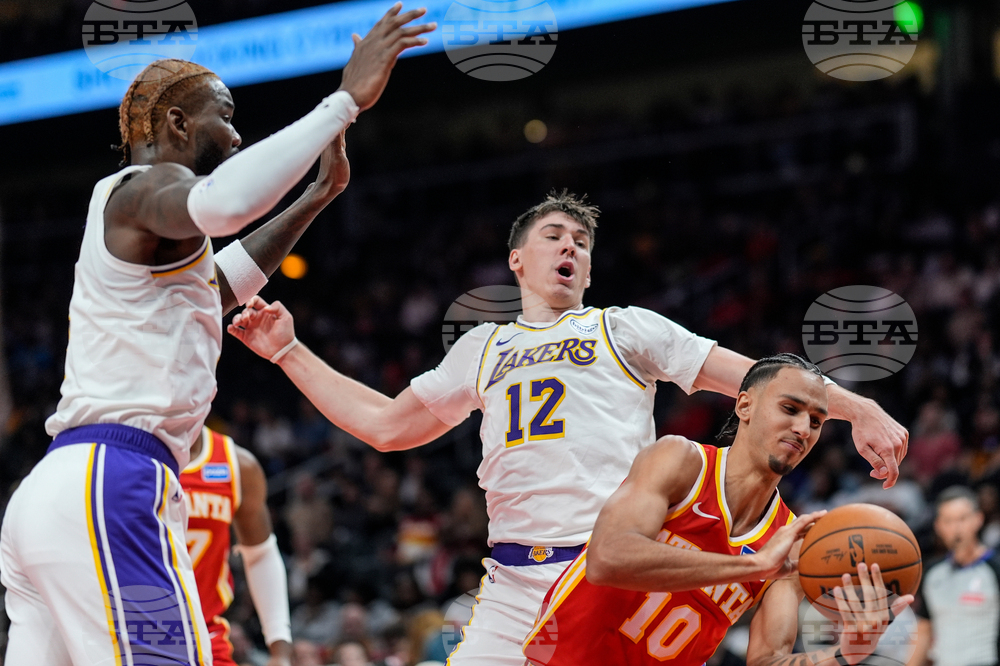 Lakers Hawks Basketball