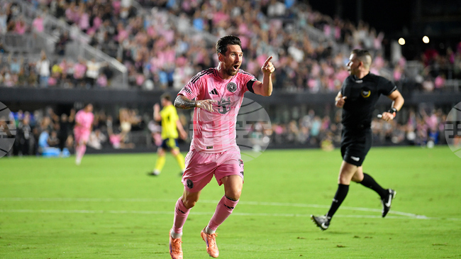 Меси бе награден за най-добър играч на Барселона на 21-ви век