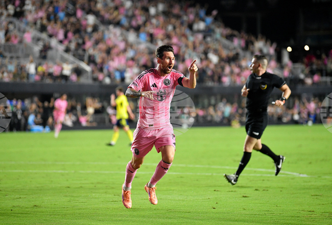 Меси бе награден за най-добър играч на Барселона на 21-ви век