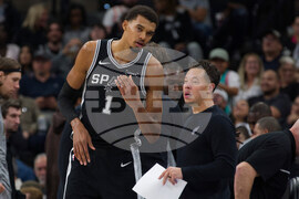 Pelicans Spurs Basketball