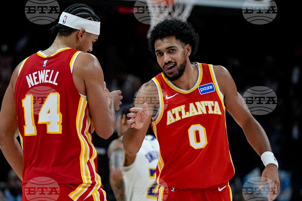 Lakers Hawks Basketball