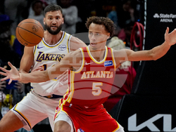 Lakers Hawks Basketball