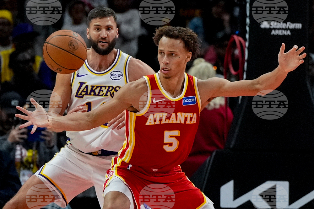 Lakers Hawks Basketball